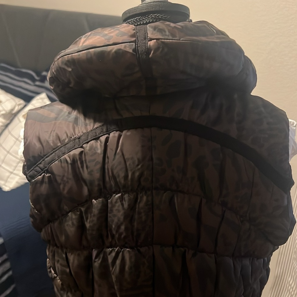 Puffer vest - Picture 3 of 10